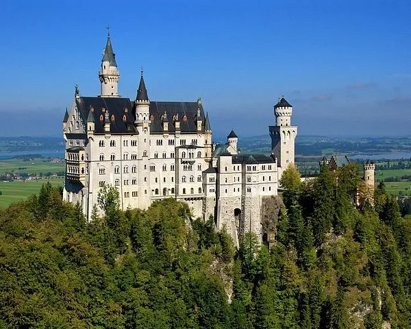 Neuschwanstein Castle and Linderhof Palace Day Trip from Munich