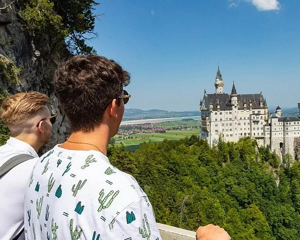 Neuschwanstein Castle and Linderhof VIP All-Inc Tour from Munich